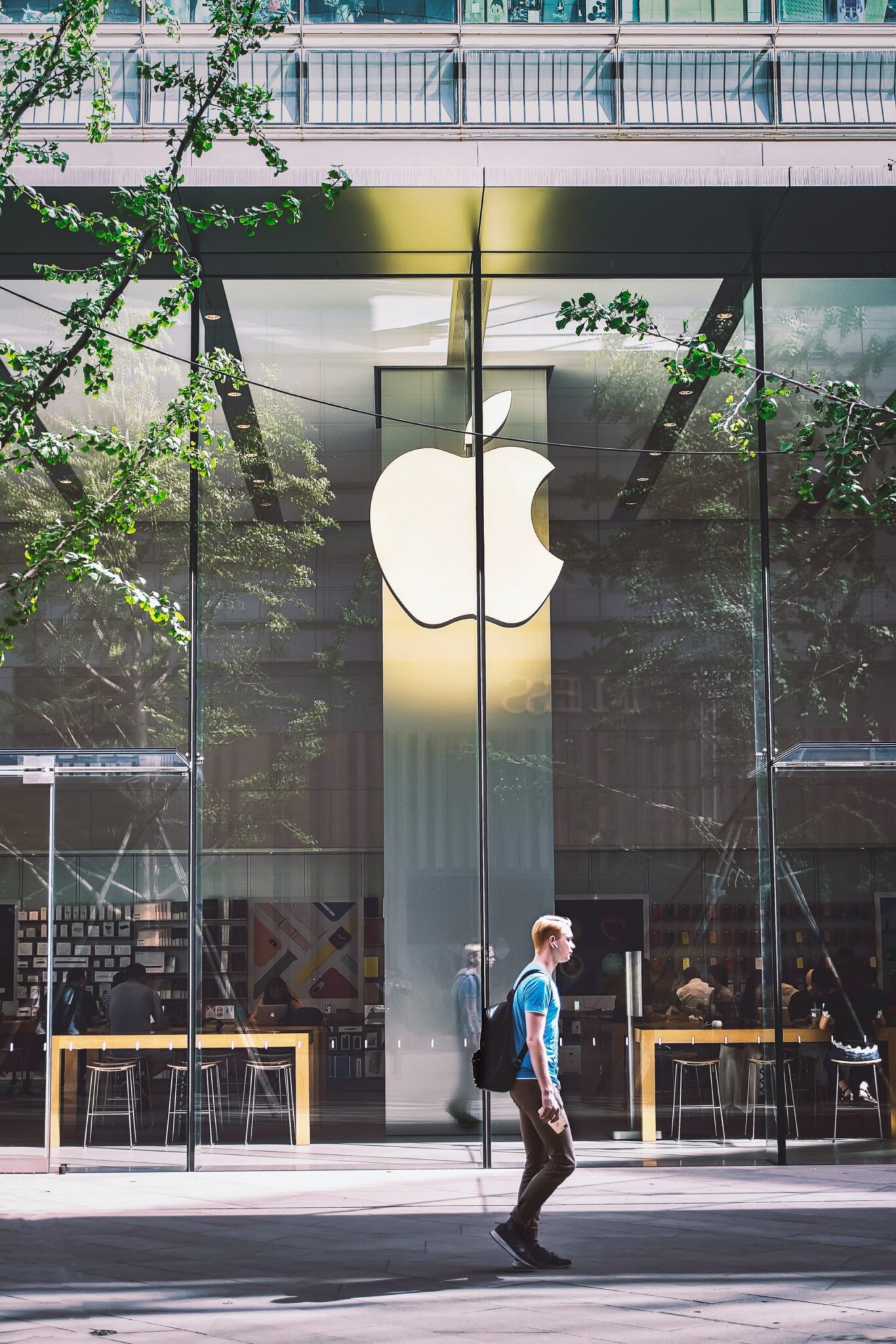 Apple logo in Beijing